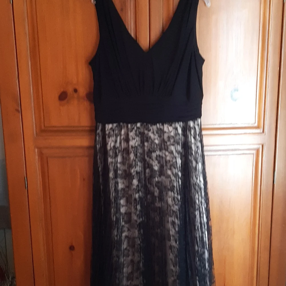 Dress - Picture 1 of 8